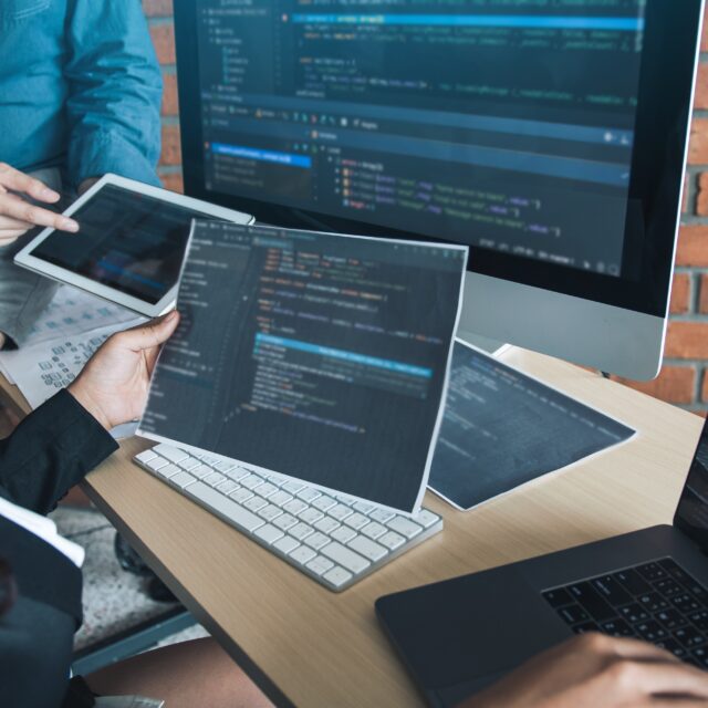 Two software developers are analyzing together about the code wr